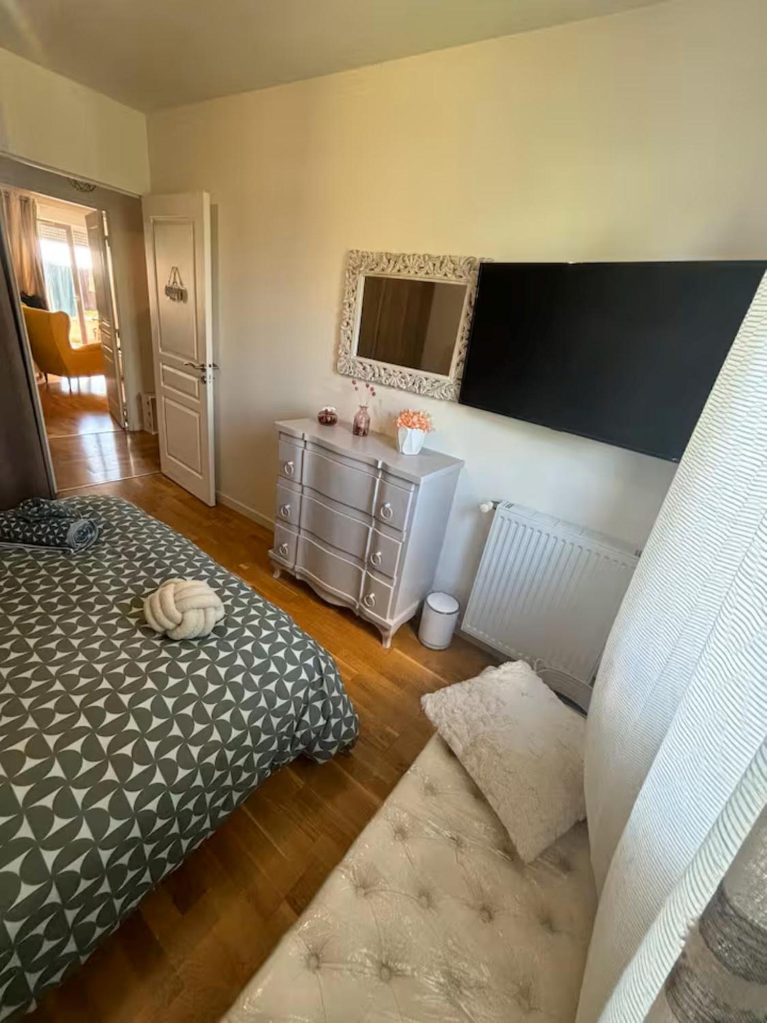 A 10 Mins D'Aeroport D'Orly Logement Lumineux Chaleureux Athis-Mons Luaran gambar